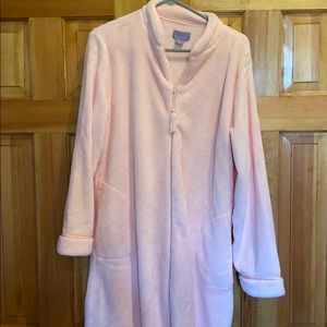 Laura Scott pink zippered bath robe
